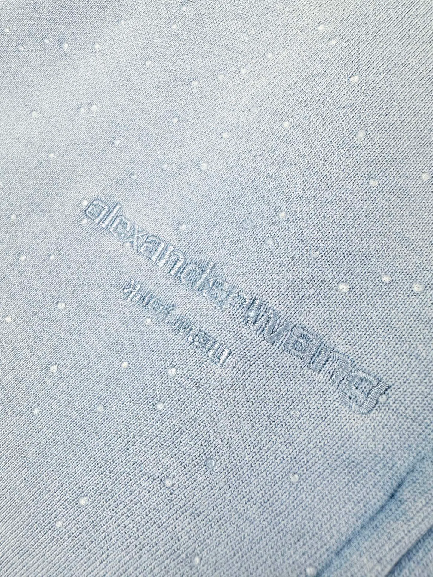 Alexander Wang ， ， 。 Light Blue ， ， ， 。 ， ， ， ， 。 ， ， ， 。Light Blue ， 。 1. ， Alexander Wang ， 、 。 2 ， ， 。 3. ， ， Retro 。 ： 1:1 AW 1:1 AW ： Size： S M L ： DD 179